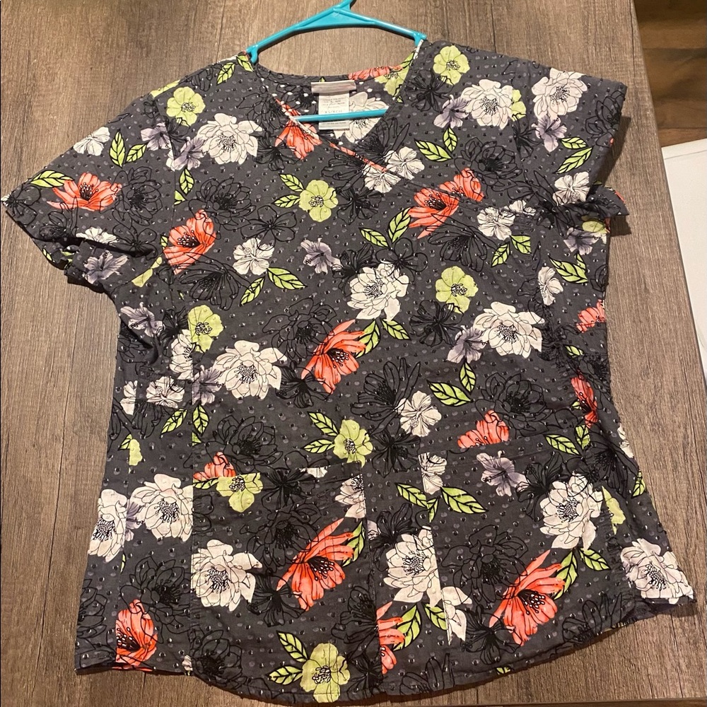 Scrubstar flowery top